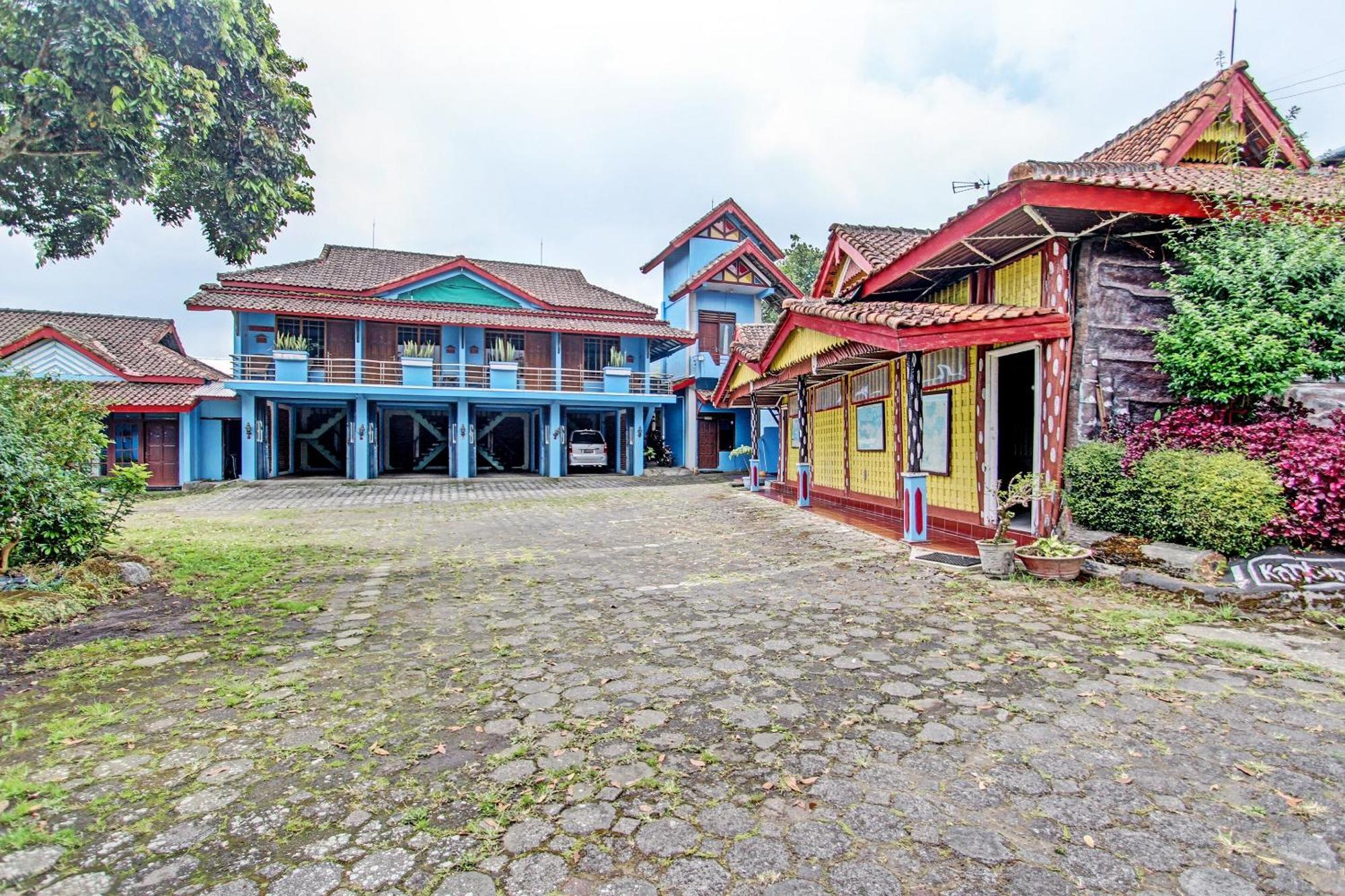Hotel OYO 91644 Loka Hause Salatiga Exterior foto